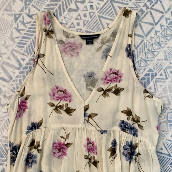 American Eagle Flowy Floral Top - Picture 2 of 5